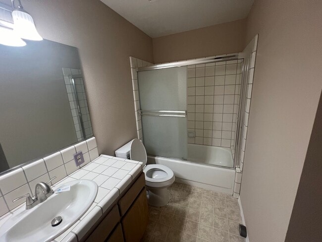 Building Photo - Charming 3 bedroom cottage for rent in Ree...
