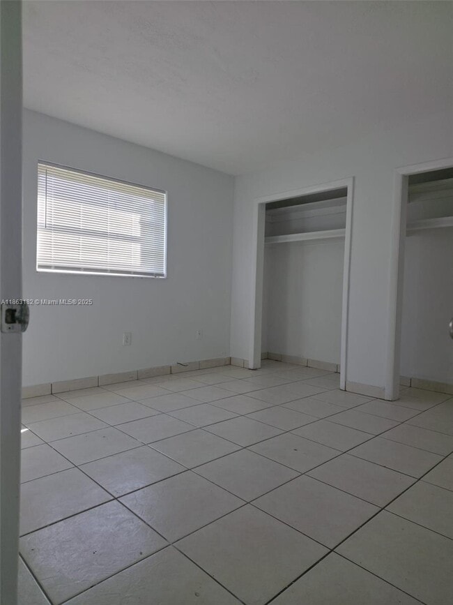 Building Photo - 2040 NE 170th St