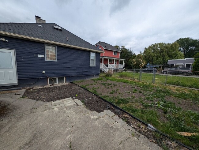 Building Photo - Large Bremerton Original for Rent! Over 23...