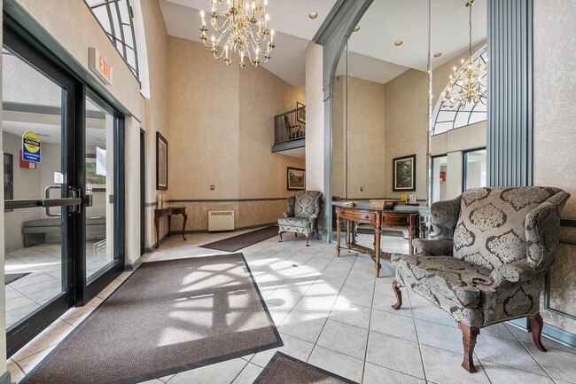 Building Photo - 511 Aurora Ave