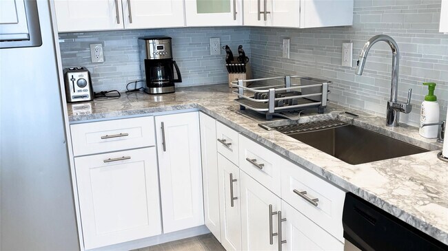 Building Photo - 531 N Ocean Blvd