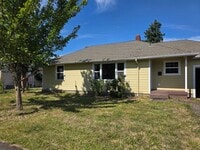 Building Photo - 2 Bedroom with Huge Yard in Springfield