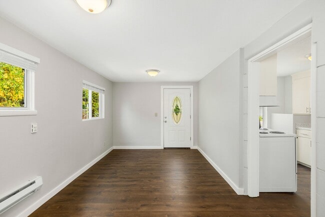 Building Photo - Quaint 2 Bedroom in Beacon Hill