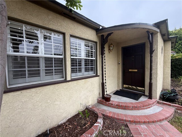 Building Photo - 527 S Orchard Dr
