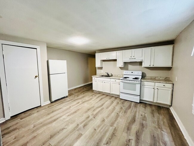 Building Photo - Updated 2 bedroom Portland house- Section ...