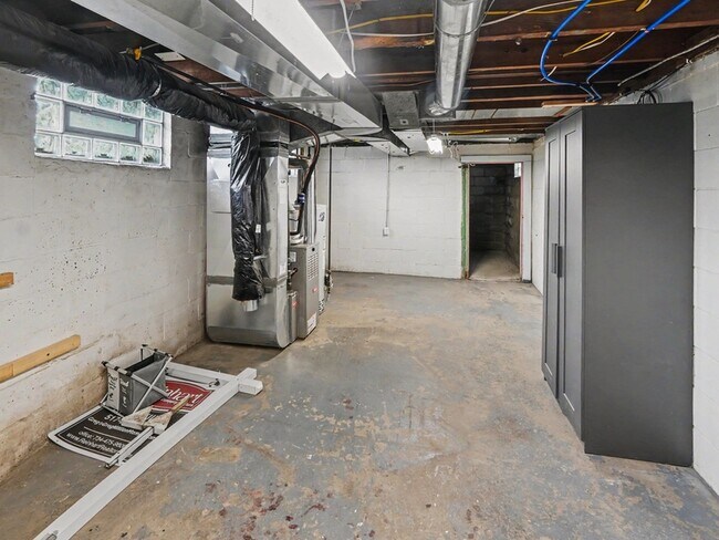 Building Photo - 685 S Wagner Rd