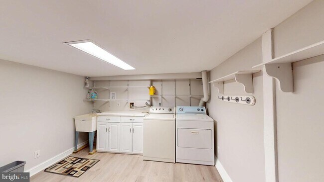 Building Photo - 2116 Linden Ln