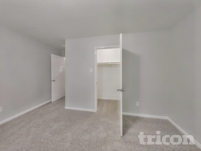 Building Photo - 6726 Misty Dale Dr