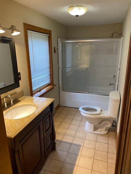 Building Photo - 215 Canfield St