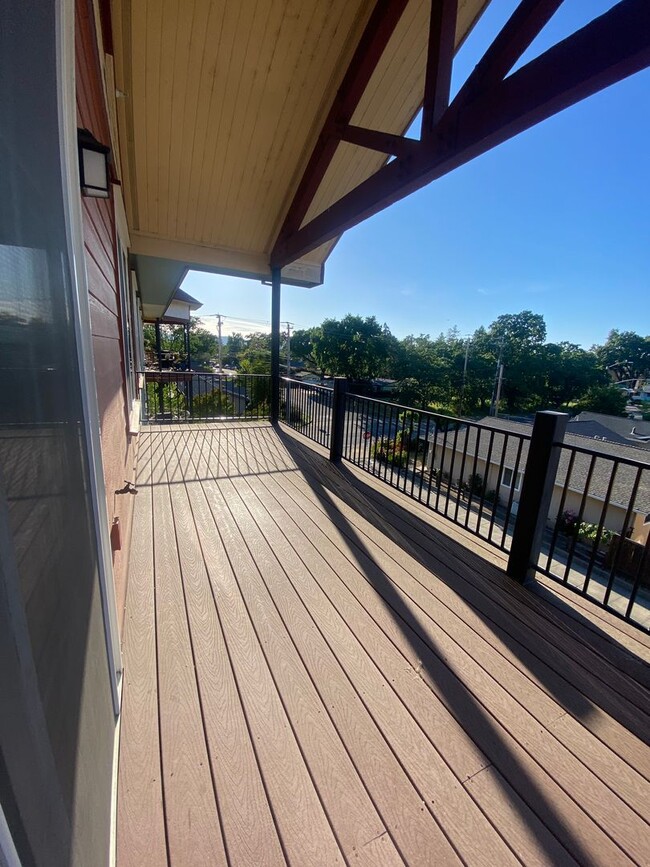 Building Photo - Spacious 2 Bedroom, 2 Bathroom Condo locat...