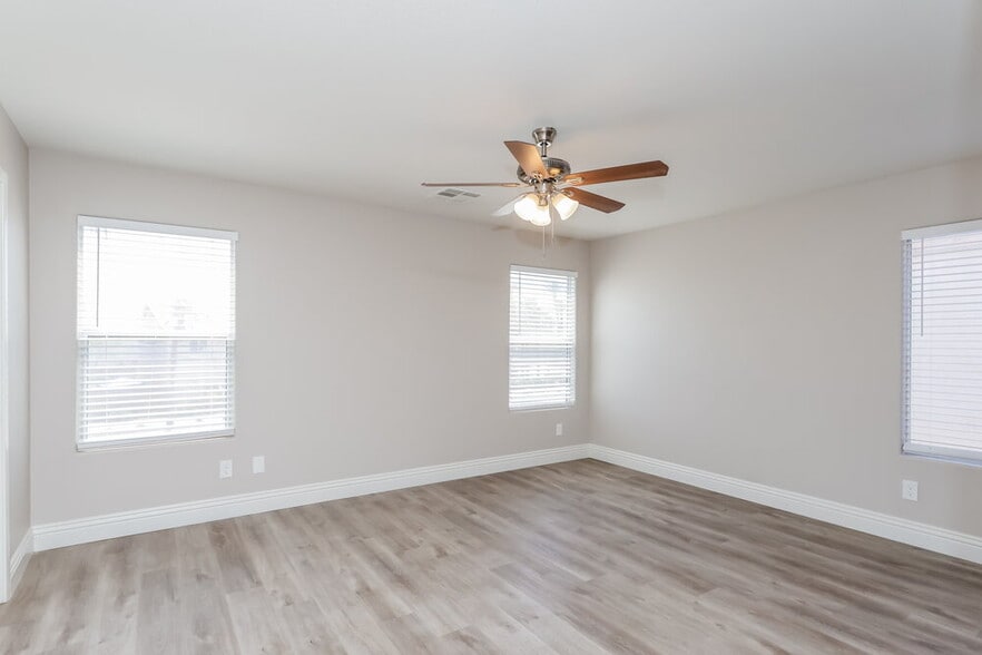 Building Photo - 7450 Easingwold Dr