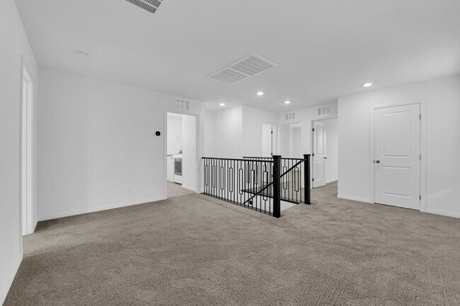 Building Photo - Don't miss out on this beautiful three-bed...