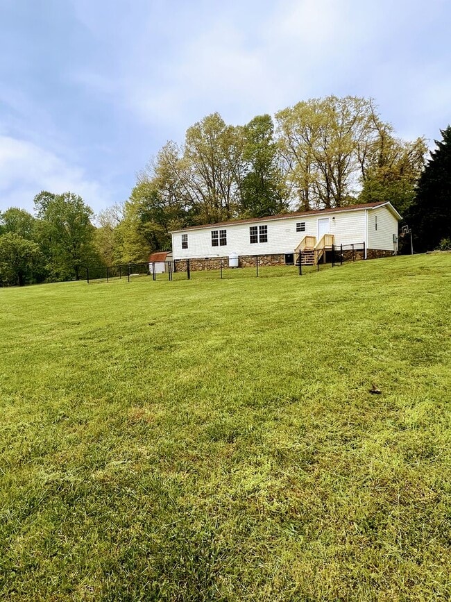 Building Photo - 3 Bedroom Home in Campbell County