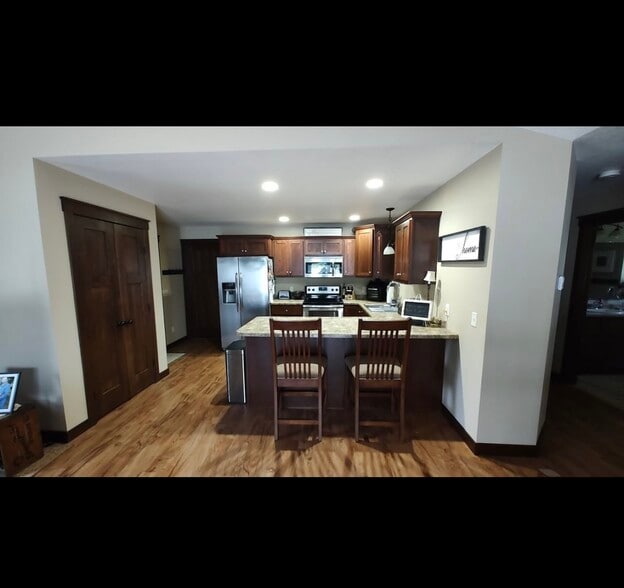 Building Photo - 2525 Lake Ct