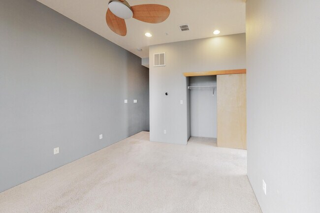 Building Photo - 885 Silver Ave SW