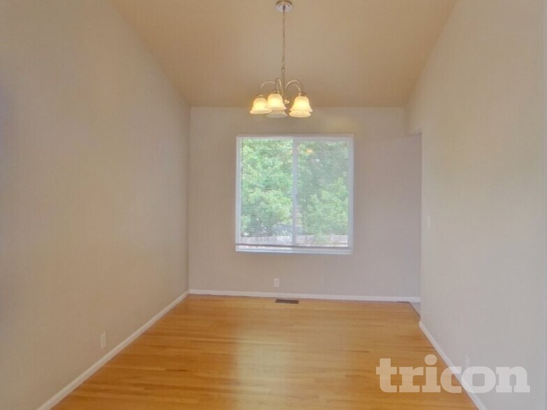 Building Photo - 8405 Sunbow Ct