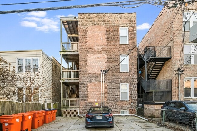 Building Photo - 2316 W Augusta Blvd