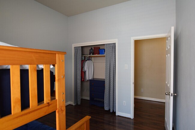 Building Photo - 310 Wildhorse Creek