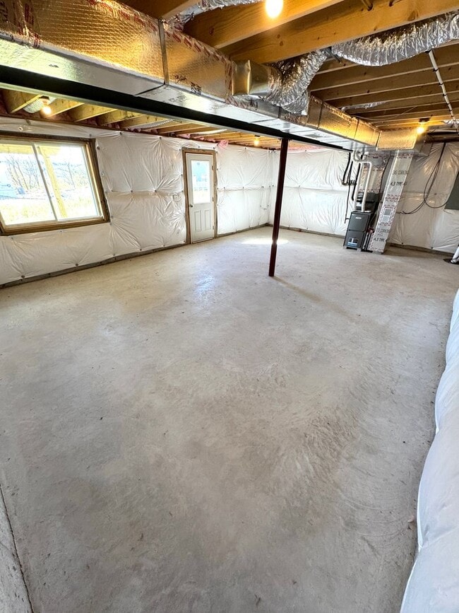 Building Photo - Newer Construction THREE BEDROOM/2.5 BATH TWIN