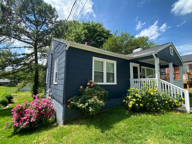 Building Photo - 615 Washington St