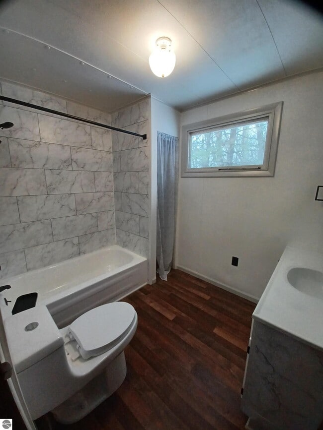 Building Photo - 2520 Oak St