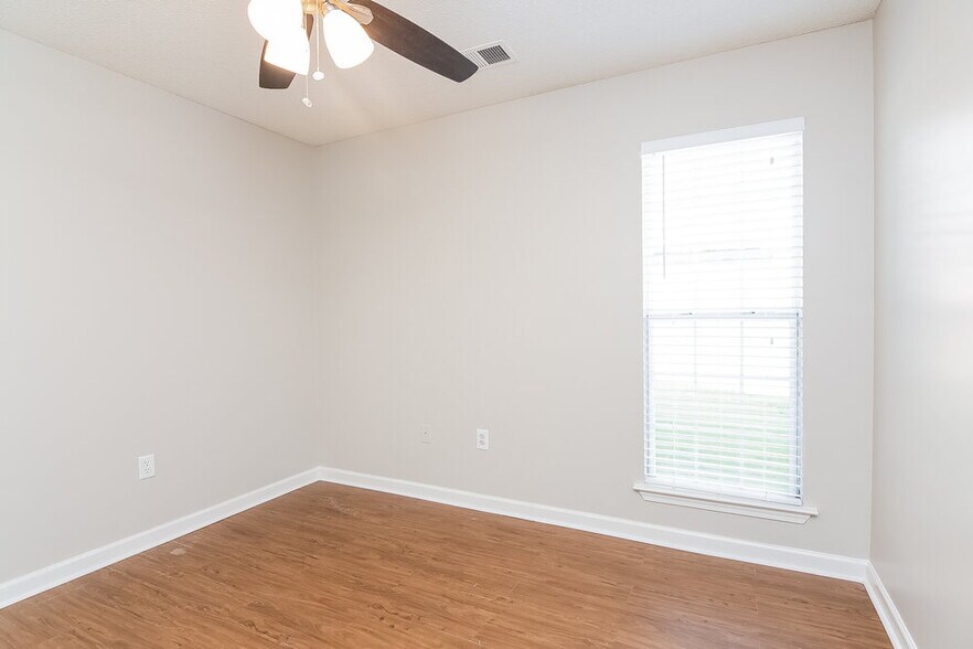 Building Photo - 7366 Pecan Meadow Dr E