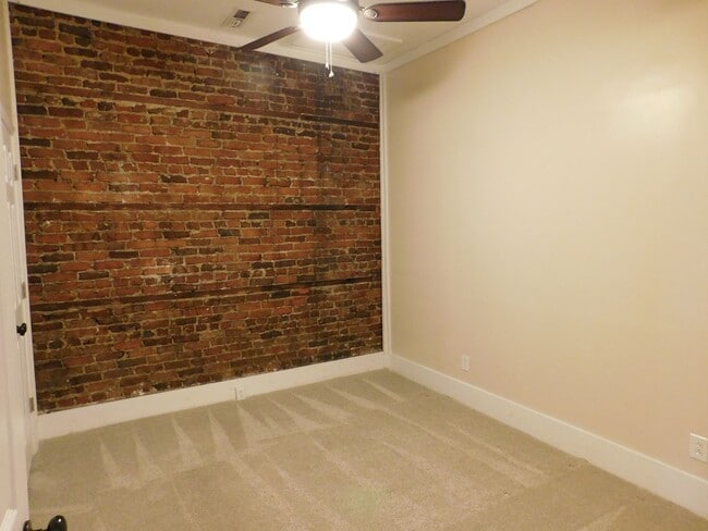 Building Photo - 216 Middle St