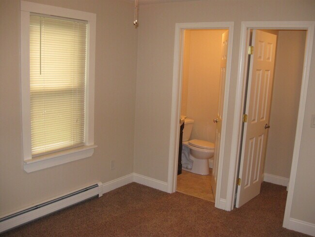 Building Photo - 236 Beartown Rd