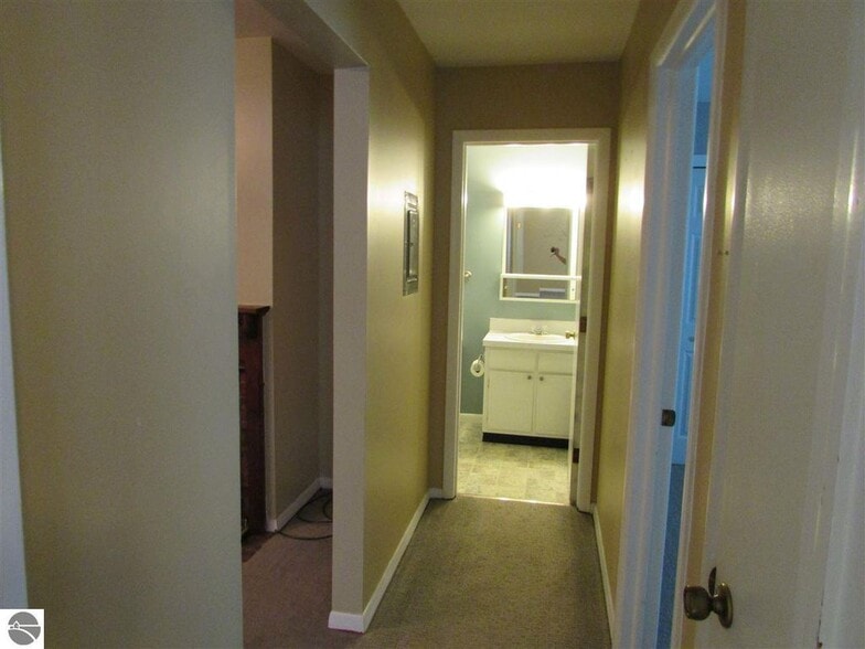 Building Photo - 252 N Frost Dr