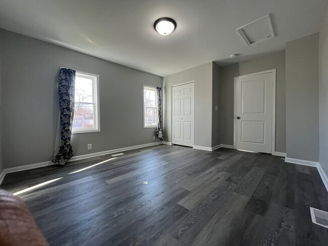 Building Photo - 1204 N Park St