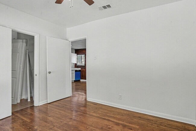 Building Photo - 405 N Prairie Ave