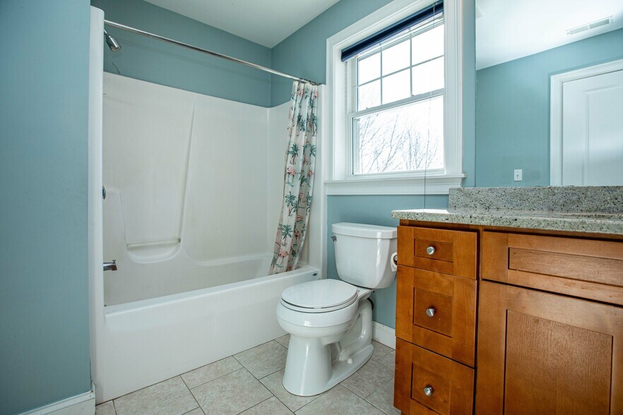 Building Photo - 8 Summer Hill Cir