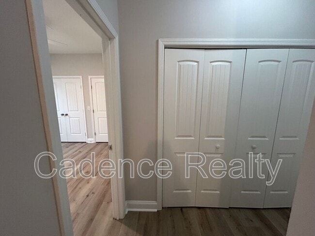 Building Photo - 4904 Maple Ave