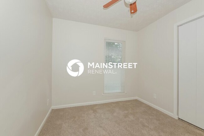 Building Photo - 3 Bedroom Pet-Friendly Home in Hampton, GA with Main Street Renewal