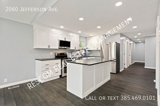 Building Photo - 2060 Jefferson Ave