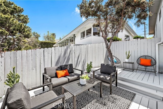 Building Photo - 2120 Temple Hills Dr