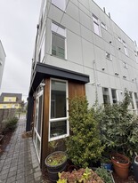 Building Photo - 2320C 15th Ave S