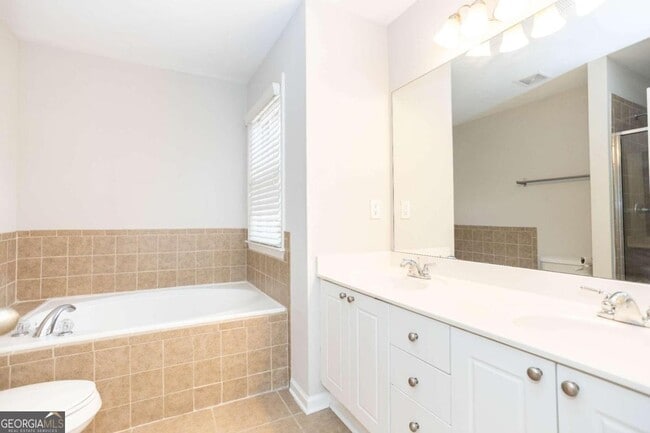 Building Photo - 5905 Oakbrook Lake Ct