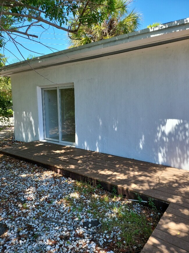 Building Photo - 7707 Hawthorne Ave