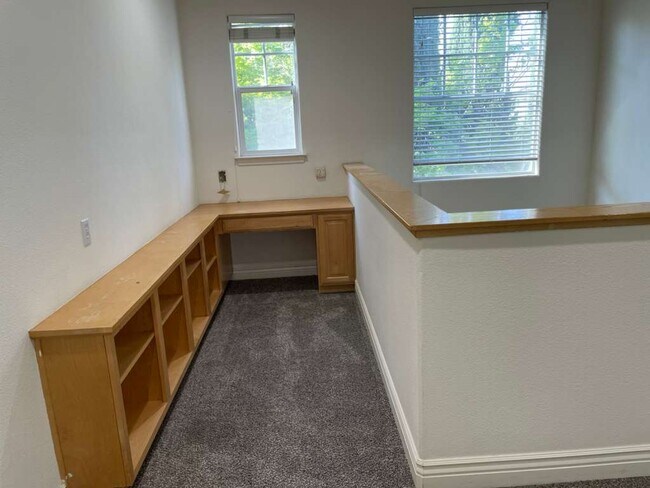 Building Photo - 208 Abigail Cir