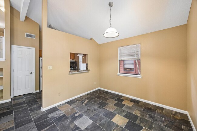 Building Photo - 422 Nursery Rd