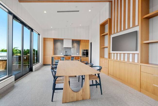 Building Photo - 282 Bremen St