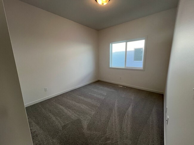 Building Photo - 3836 33rd St S