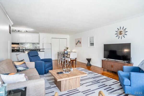 Building Photo - 1 Gold St