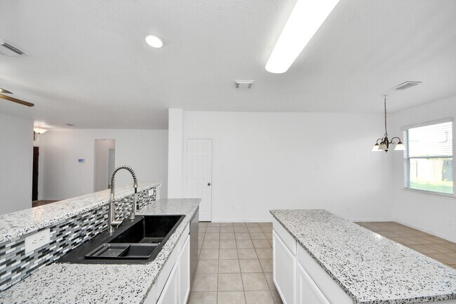 Building Photo - 21738 Sierra Long Dr