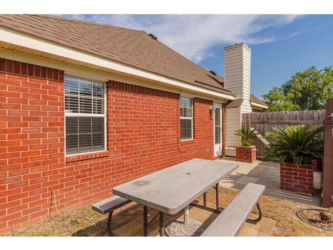 Building Photo - 3568 Crawfordville Dr
