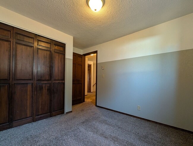 Building Photo - Cute 3 Bedroom, 1 Bath Duplex In Eugene!