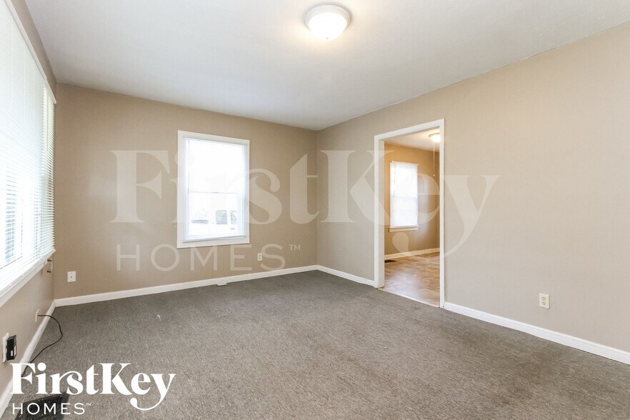 Building Photo - 3605 N Sadlier Dr