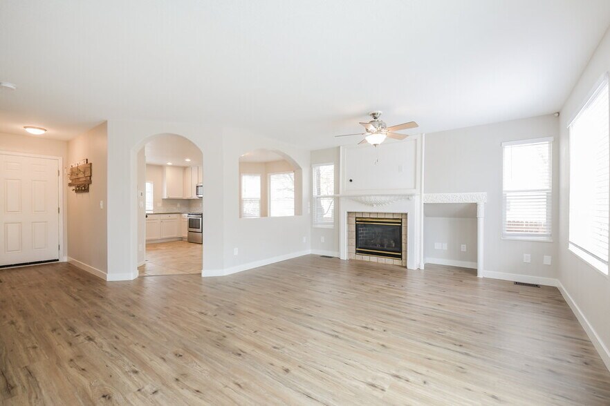 Building Photo - 5165 E 116th Pl