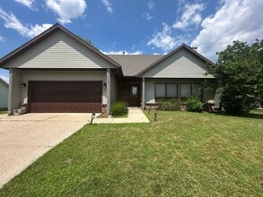 Building Photo - Four Bedroom Single Family Home in Forest Hills Schools!